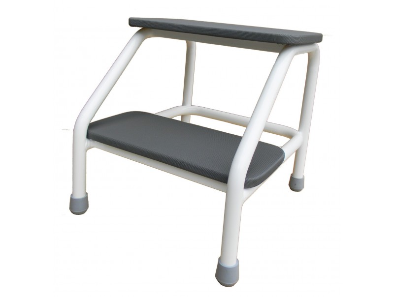Schodek ułatwiający wchodzenie do wanny lub brodzika.