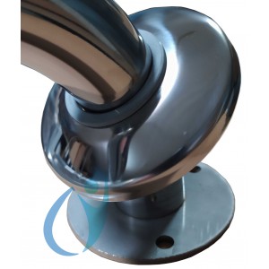 Uchwyt pod prysznic z maskownicą.