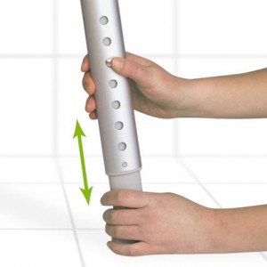 Taboret pod prysznic posiada regulowane nóżki.