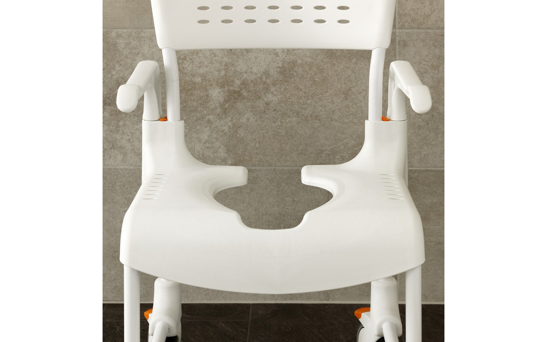 Wózek pod prysznic Etac Clean umożliwia podjazd nad muszlę sedesową. Wózek pod prysznic Etac Clean umożliwia podjazd nad muszlę sedesową.