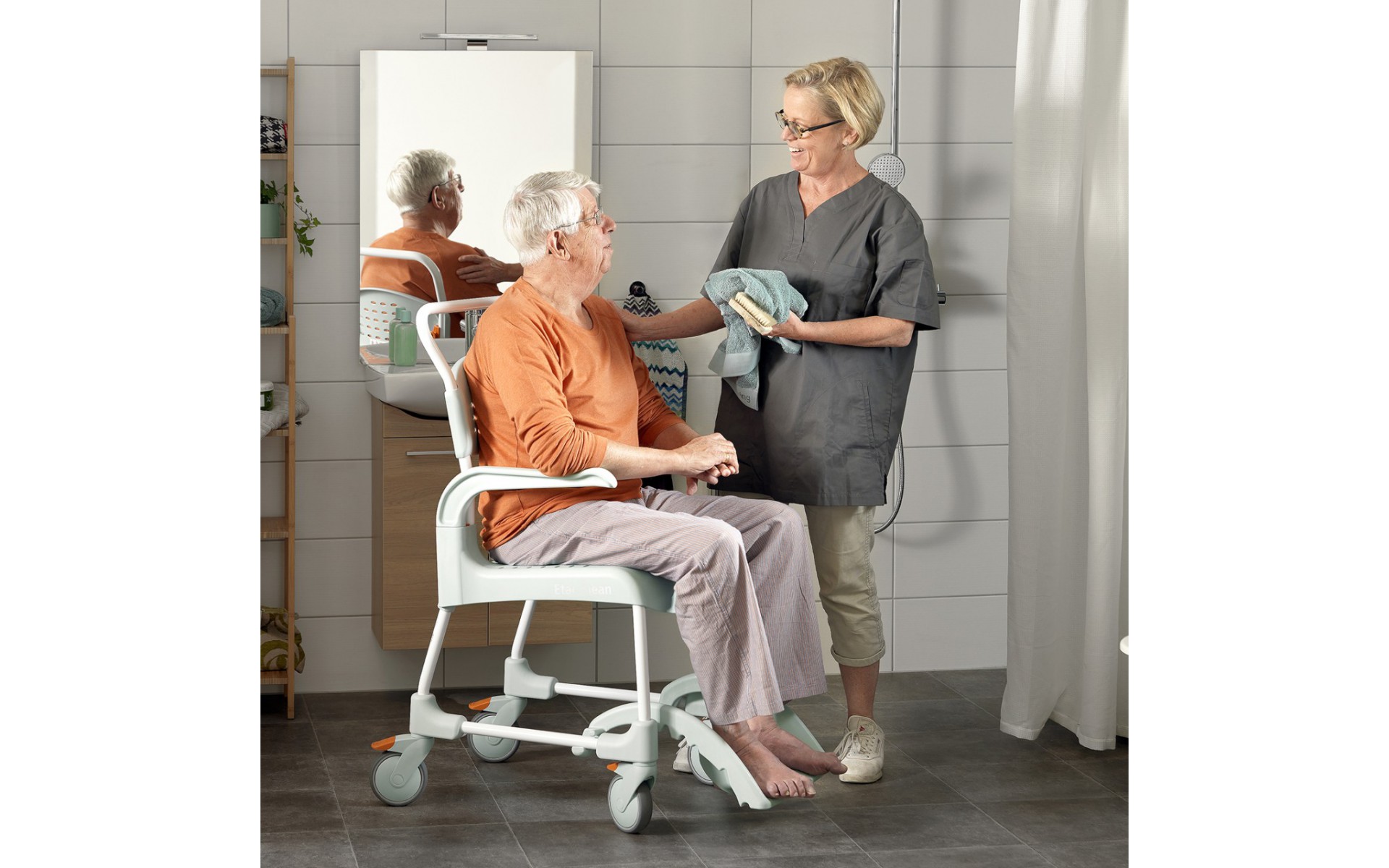 Wózek prysznicowy Etac Clean. Wózek prysznicowy Etac Clean.