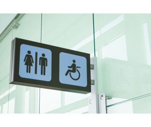Toaleta publiczna dla niepełnosprawnych – wymiary, przepisy, formalne wymogi